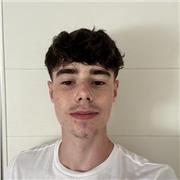 Neodiplomato al liceo linguistico con certificazione C1 insegna inglese a studenti fino alle scuole superiori